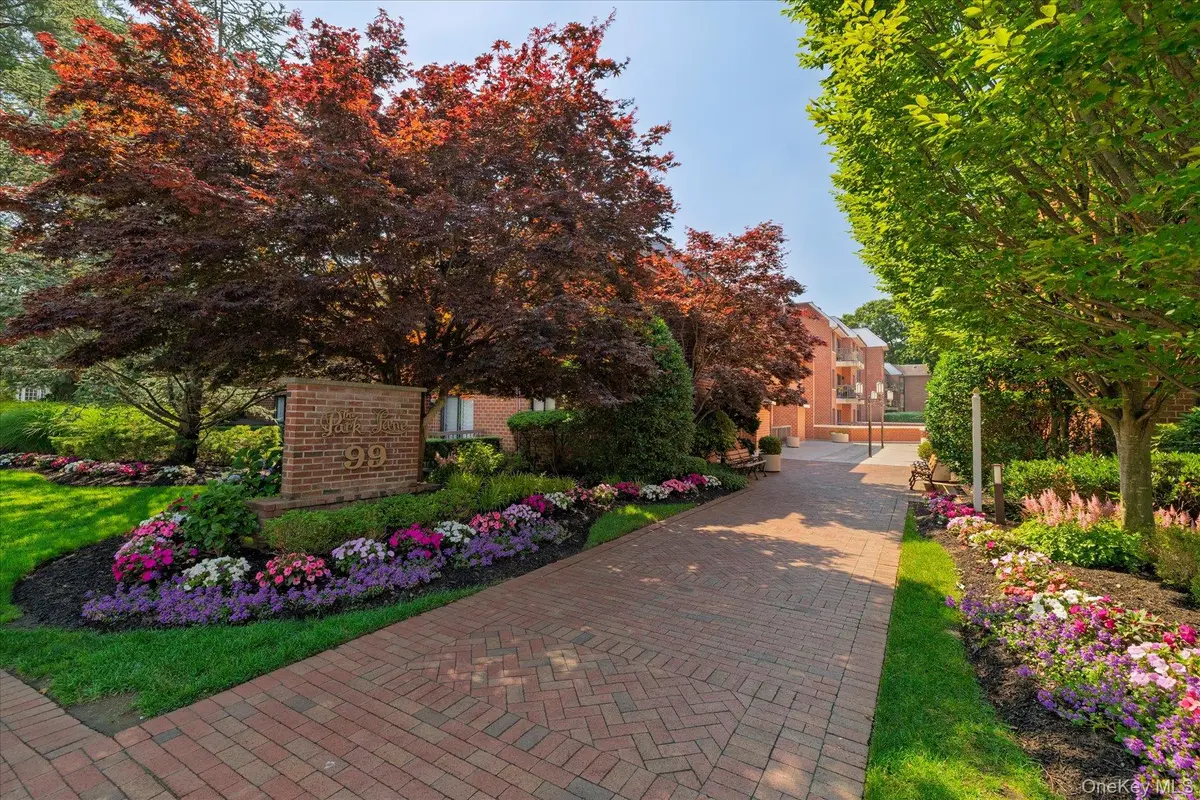 99 S Park AVE #212, Rockville Centre, NY 11570