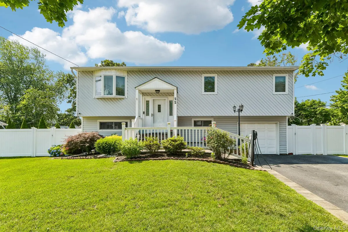 22 Liberty AVE, Selden, NY 11784