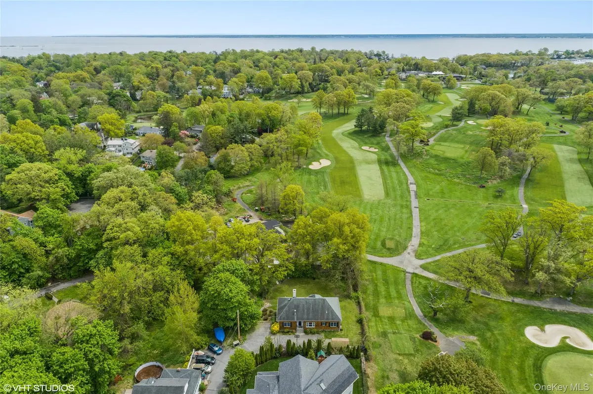 37 Old Post LN, Mamaroneck, NY 10543