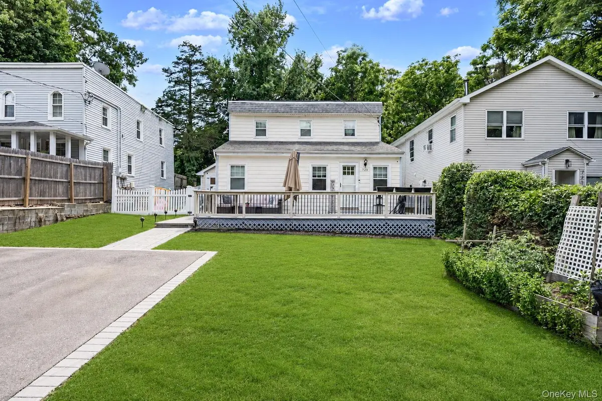 723 Park AVE, Huntington, NY 11743