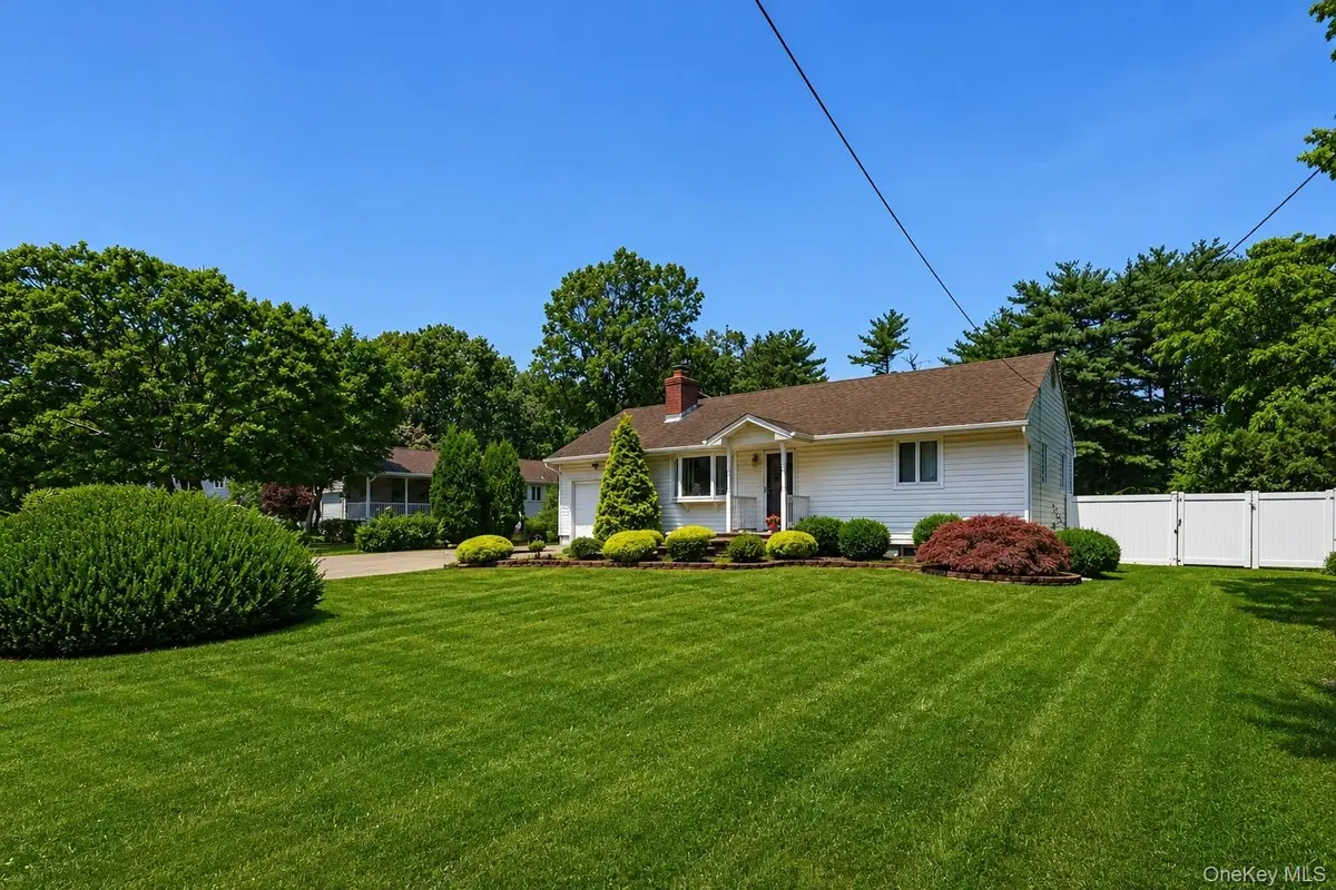 72 Dix HWY, Dix Hills, NY 11746