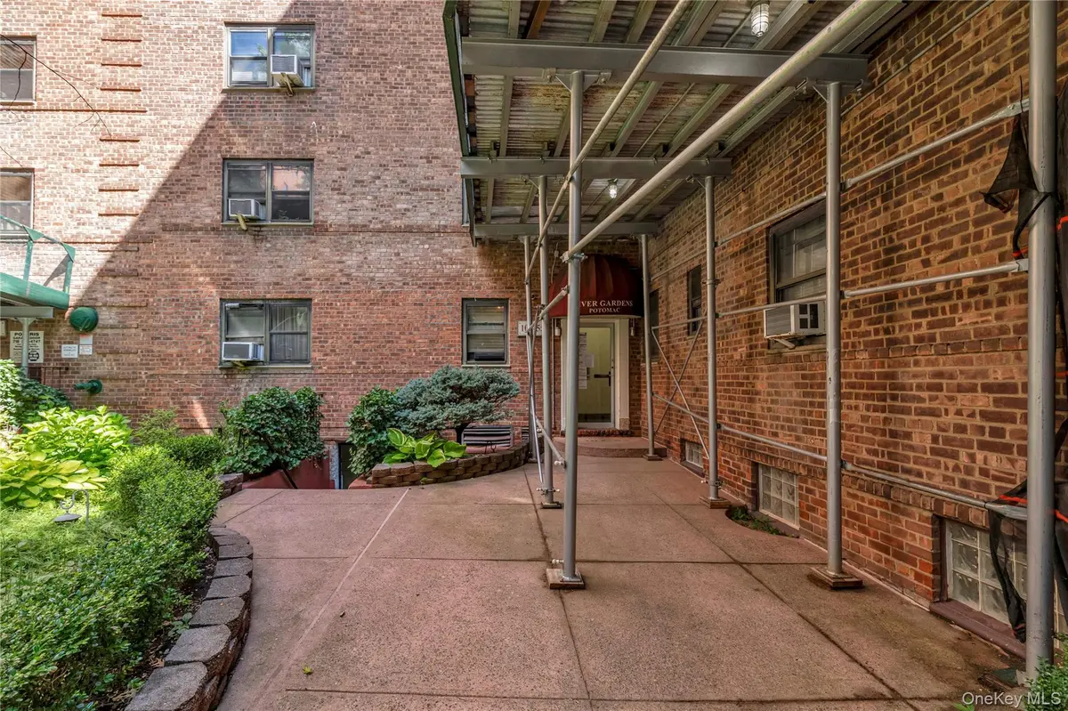 102-55 67 RD #3V, Forest Hills, NY 11375
