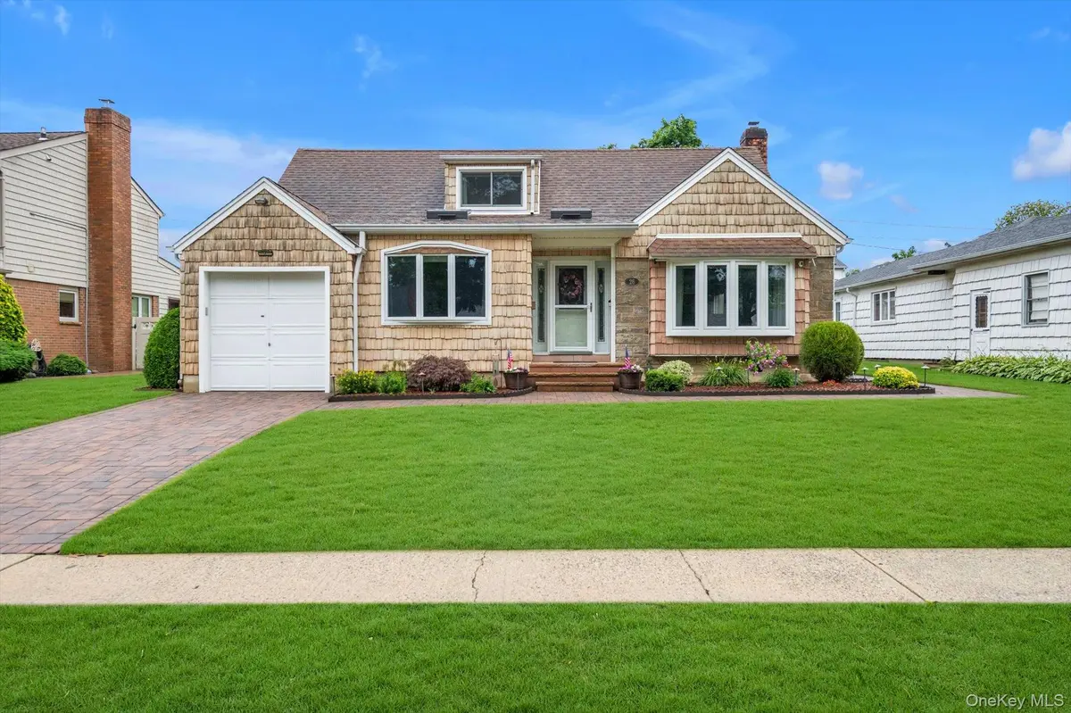 26 Patton BLVD, New Hyde Park, NY 11040
