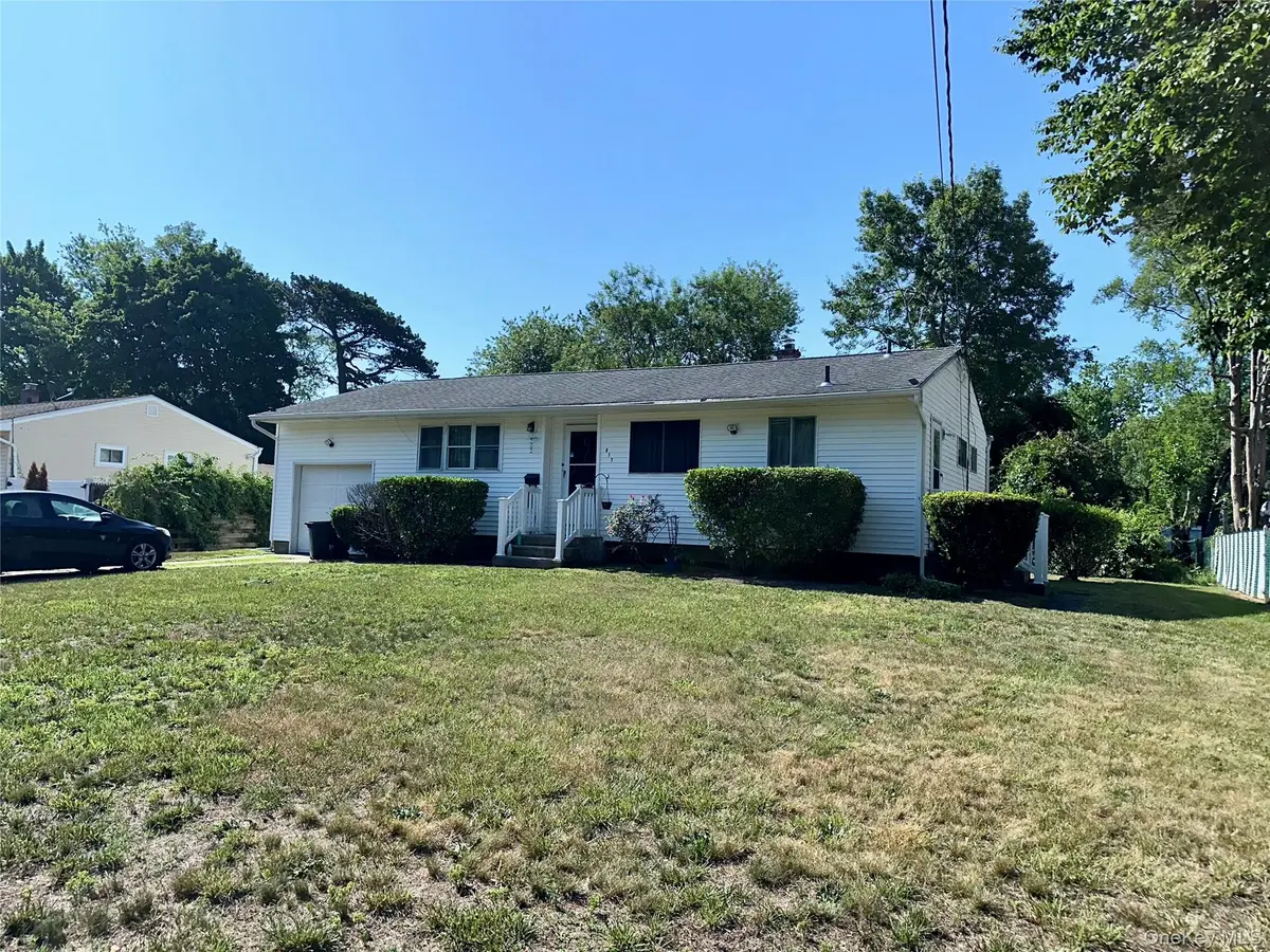 617 Freeman AVE, Brentwood, NY 11717
