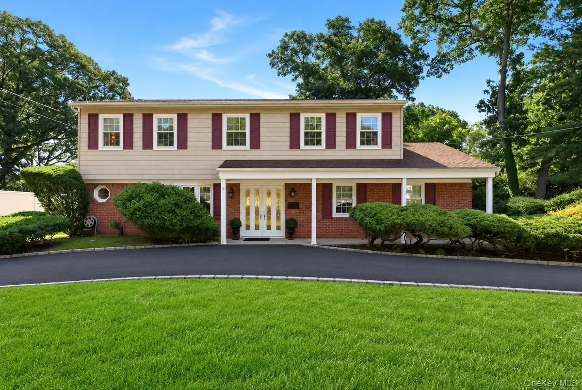3 King AVE, Melville, NY 11747