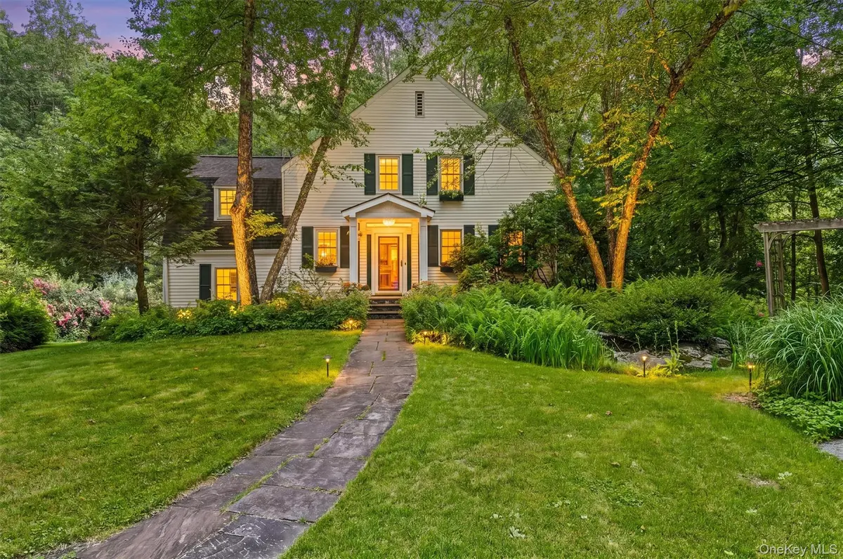 69 Montrose Station RD, Montrose, NY 10548