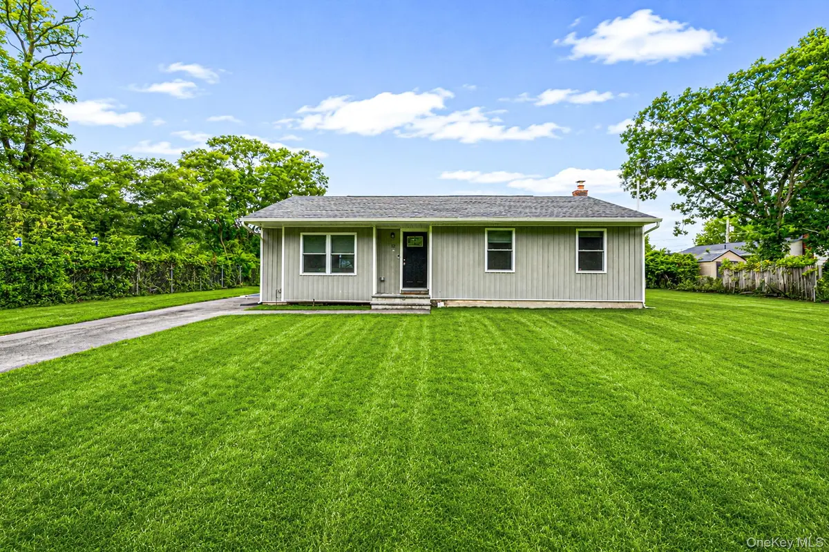 18 Jackson ST, Farmingdale, NY 11735