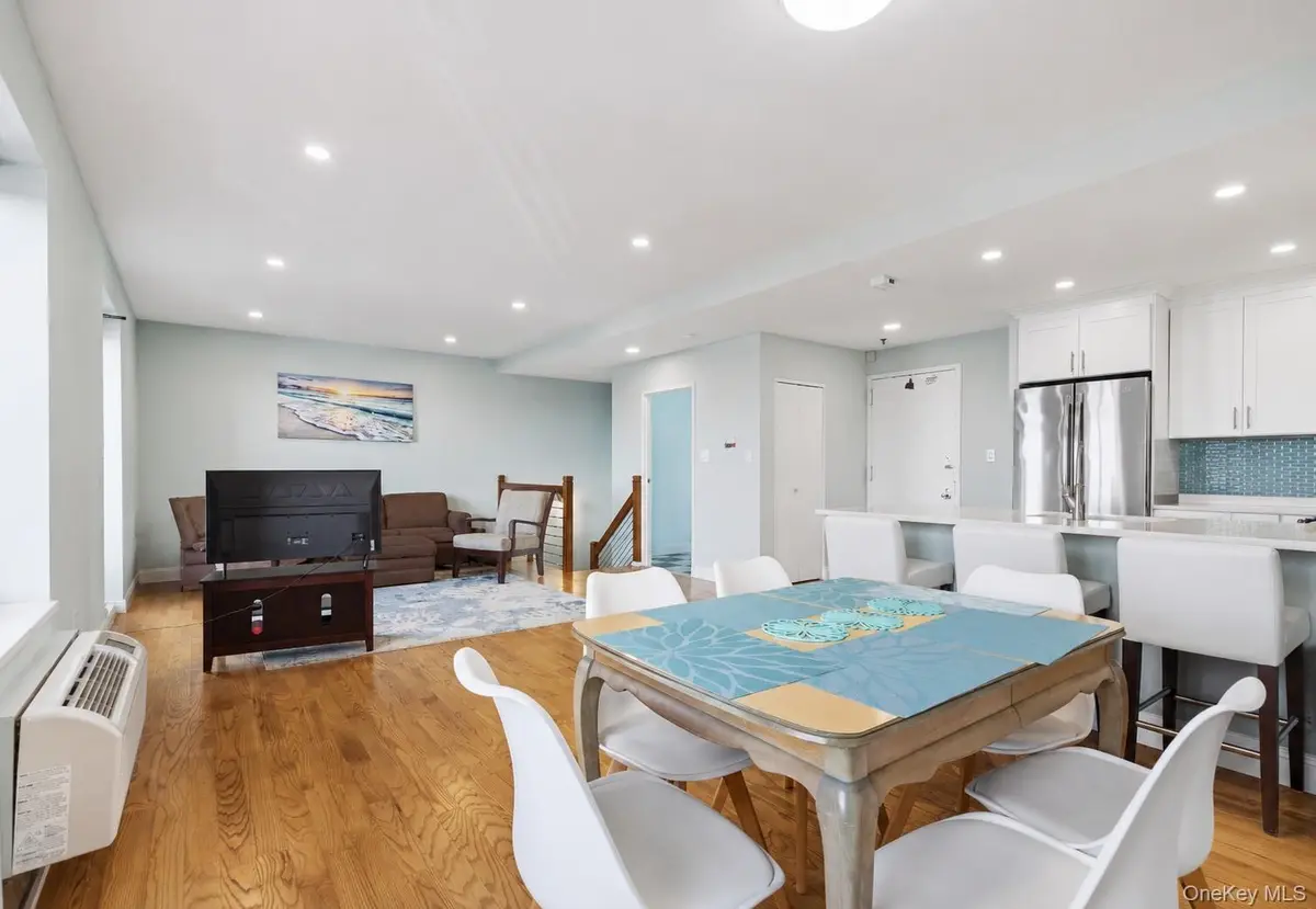 100 W Broadway #6C, Long Beach, NY 11561