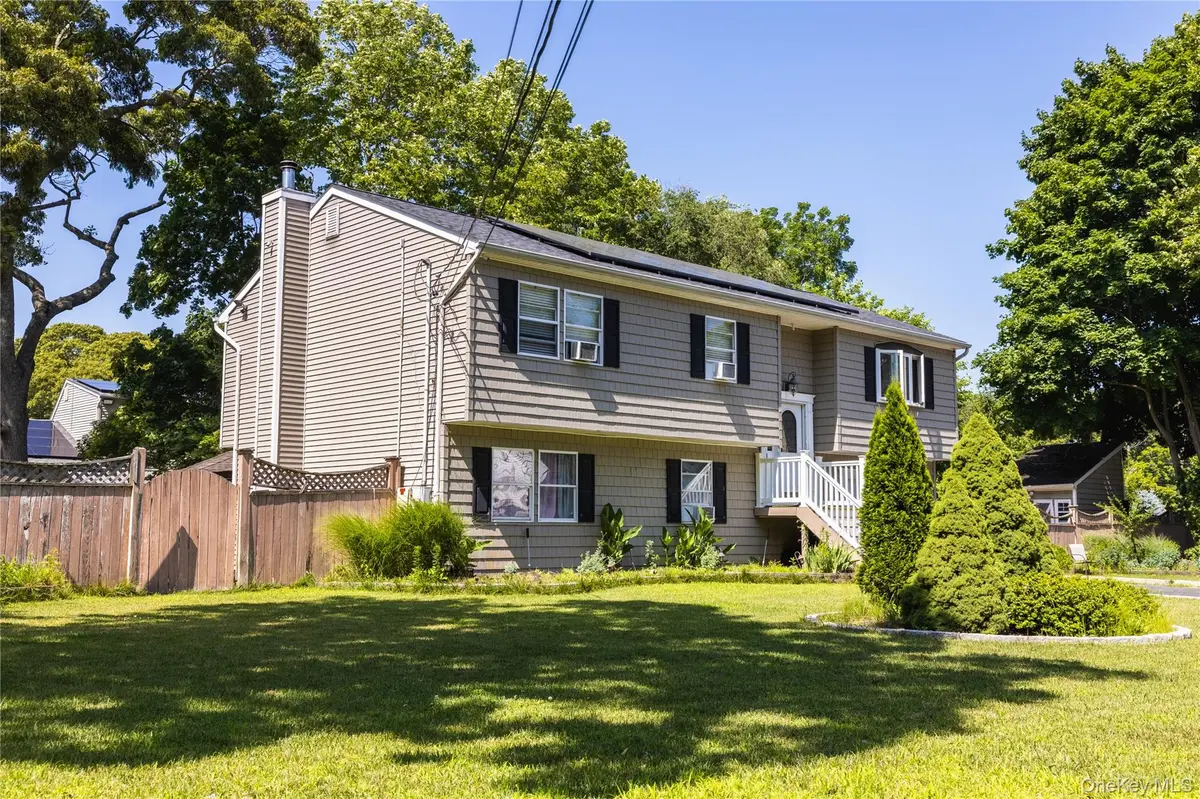 5 2nd ST, Coram, NY 11727
