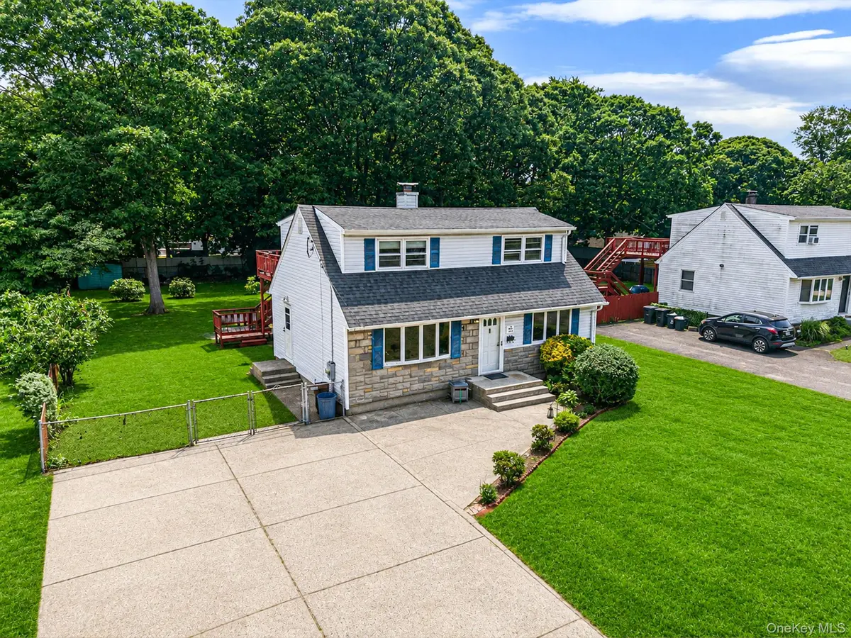 146 Dawn DR, Centereach, NY 11720