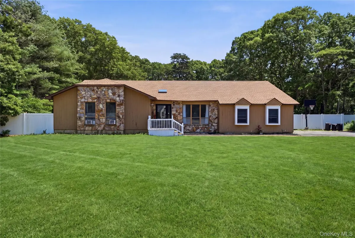 43 Margin DR, Shirley, NY 11967
