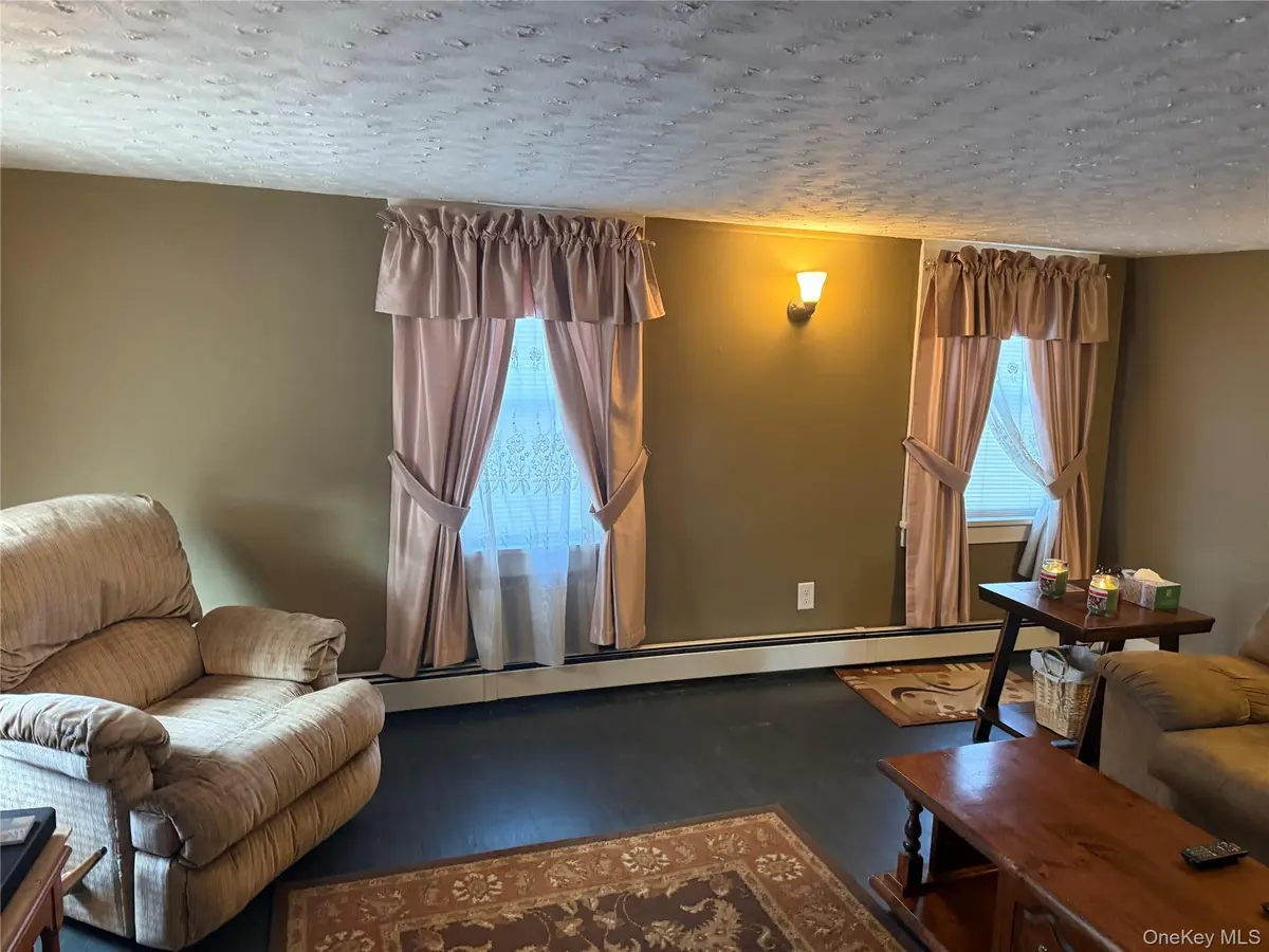 6 Glenmere AVE #4, Florida, NY 10921