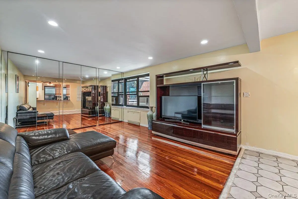 213-08 73rd AVE #4J, Bayside, NY 11364