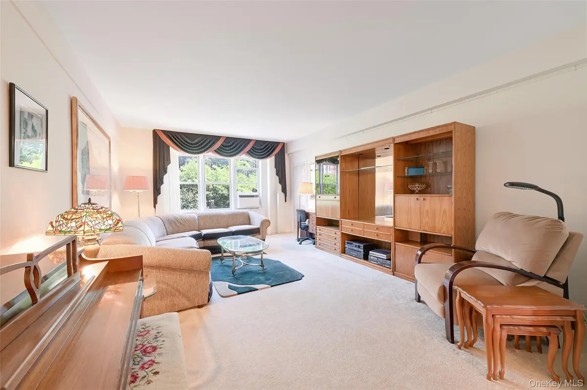 69-10 108th ST ##4J, Forest Hills, NY 11375
