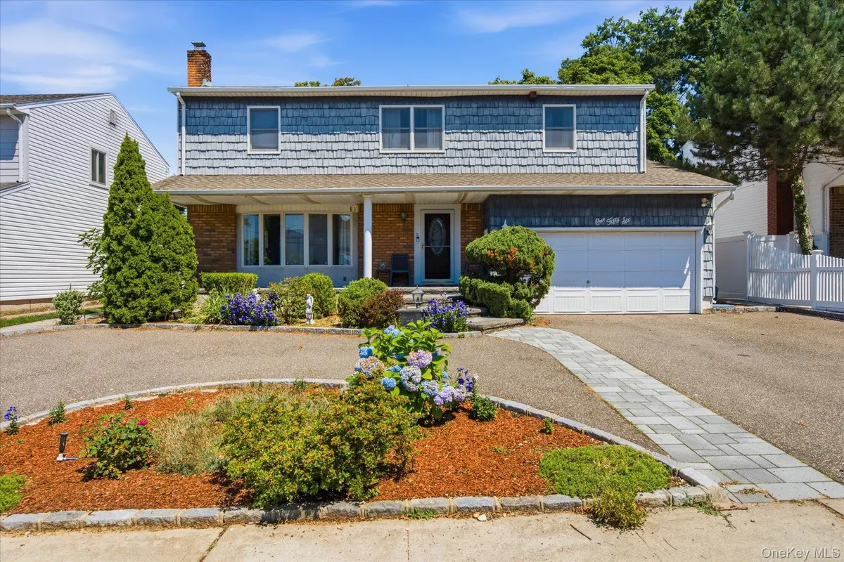 156 Lea Ann TER, Wantagh, NY 11793