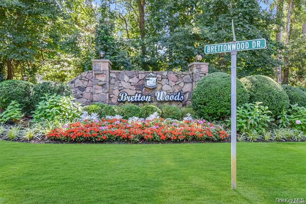 855 Skyline DR, Coram, NY 11727