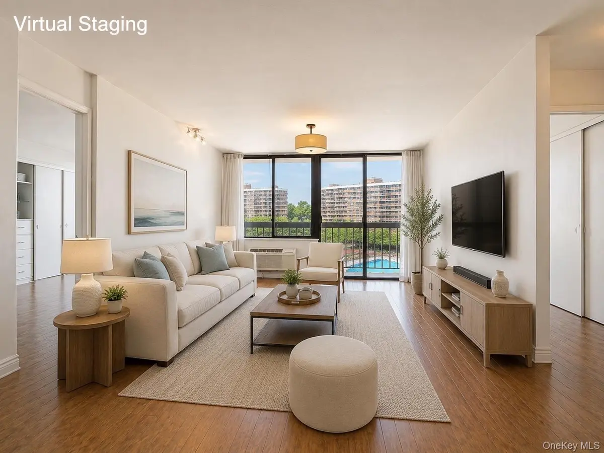 15038 Union TPKE #8M, Flushing, NY 11367