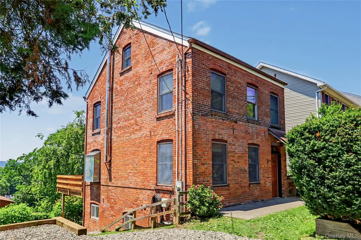 33 Cedar LN, Ossining, NY 10562