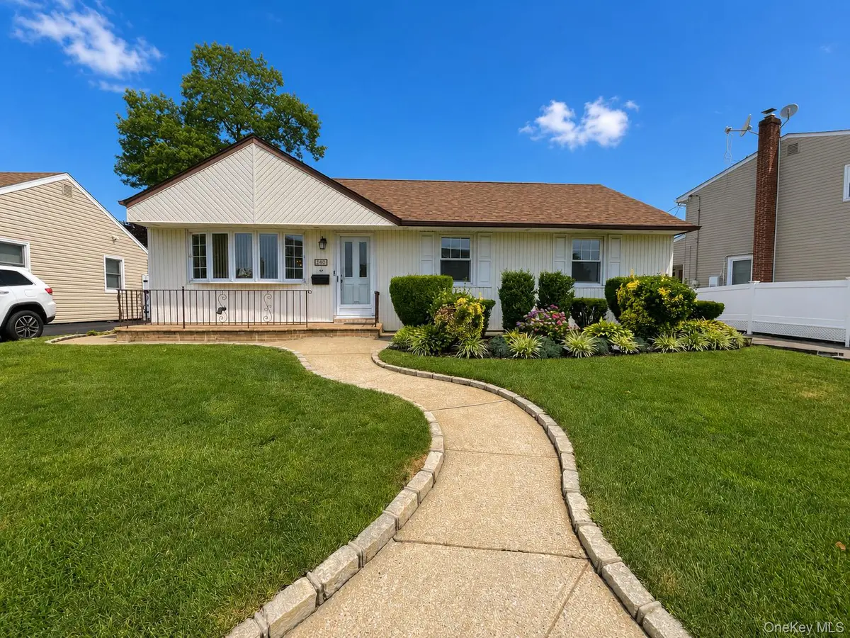 140 Andrew AVE, East Meadow, NY 11554