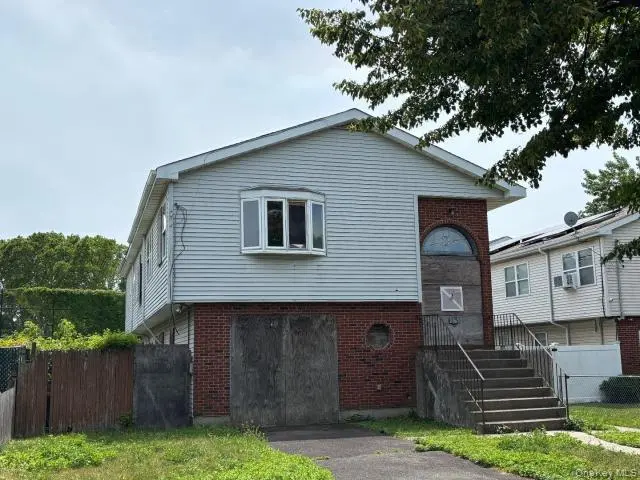 13 Merril PL, Inwood, NY 11096