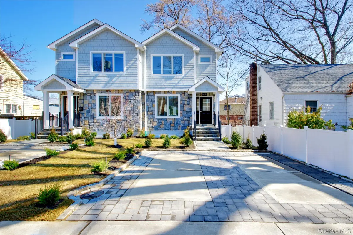 56 Kirkwood RD #A, Port Washington, NY 11050