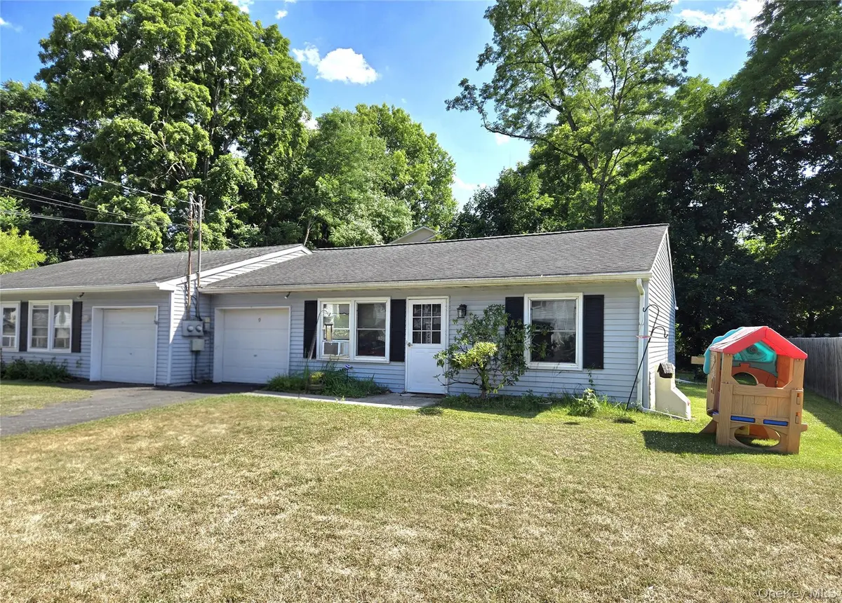 9 Creekview CT, Wappingers Falls, NY 12590