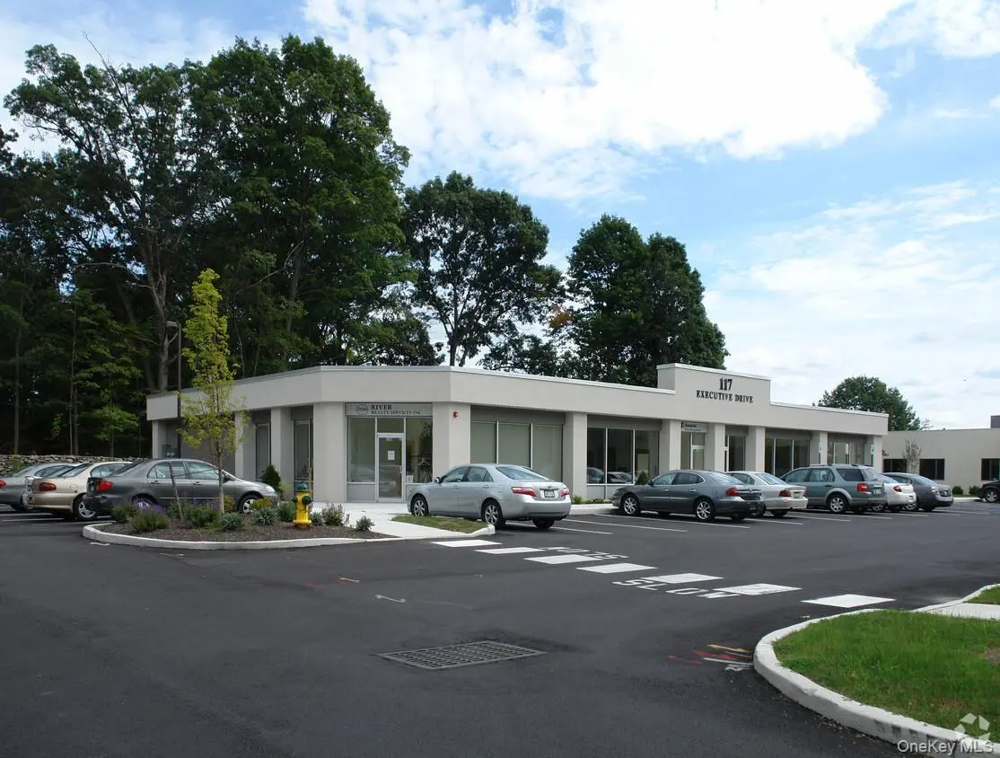 117 Executive DR, New Windsor, NY 12553