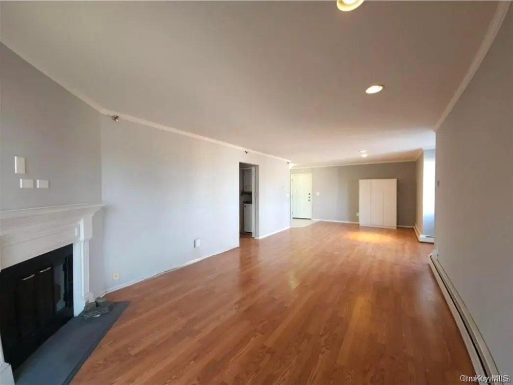 15 Greenridge AVE #8, White Plains, NY 10605