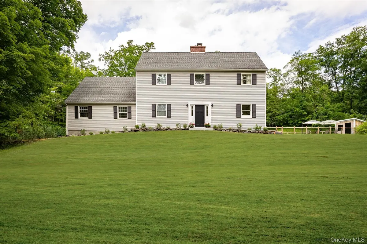 4 Cove RD, Rhinebeck, NY 12572