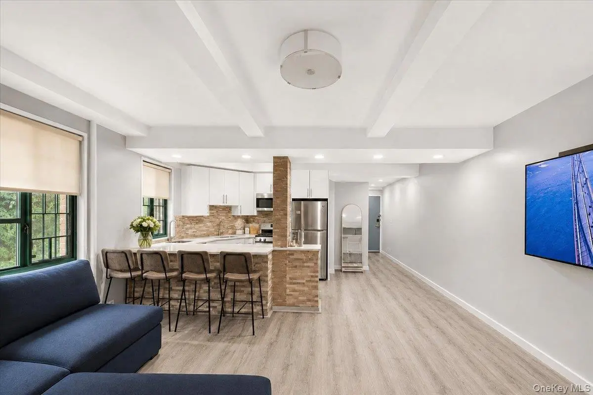 2160 E Tremont AVE #3B, Bronx, NY 10462