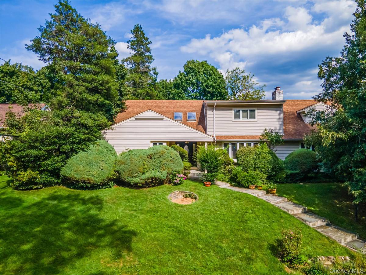 9 Talbot DR, Great Neck, NY 11020