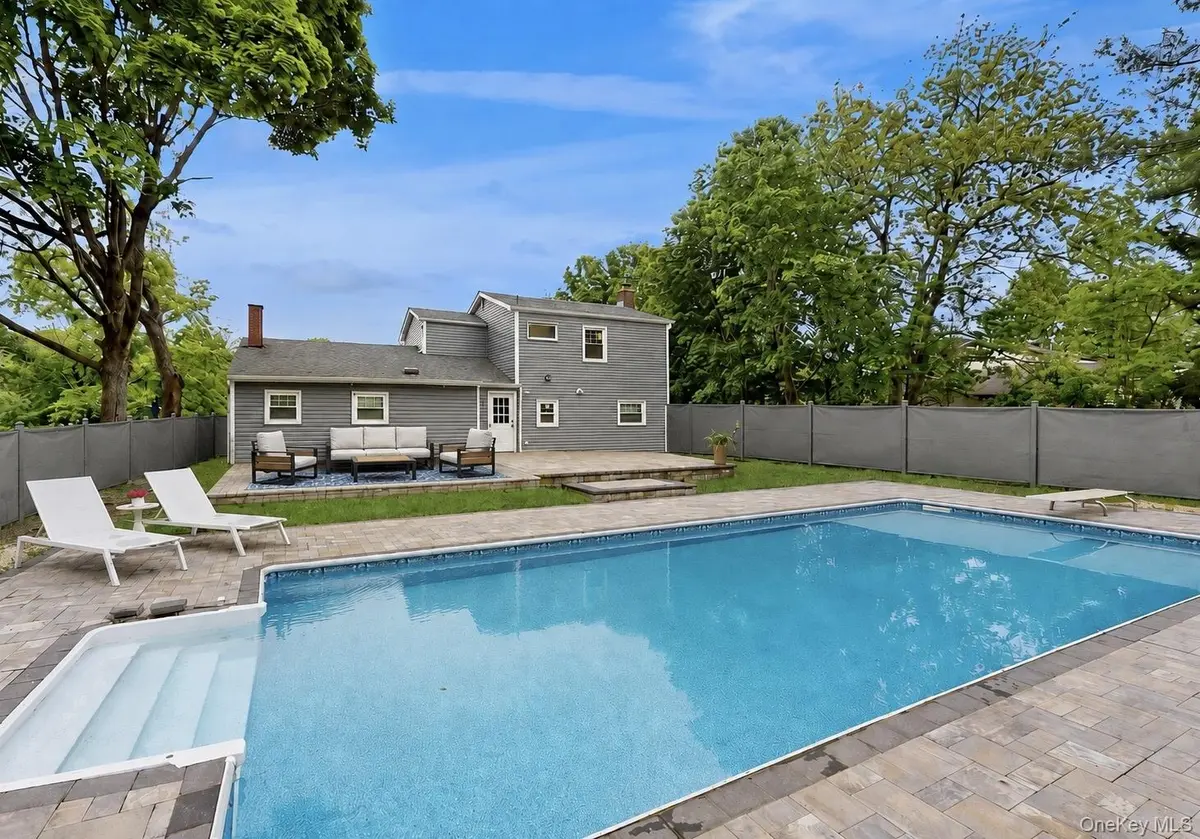 25 Charter AVE, Dix Hills, NY 11746