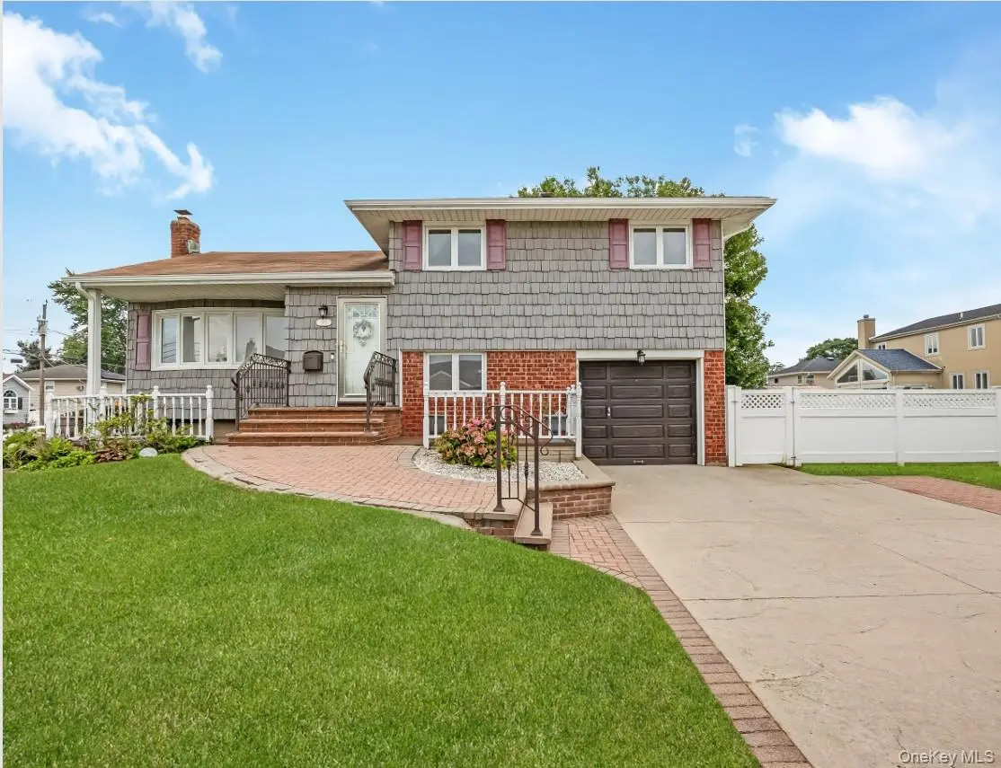 162 Washington ST, Farmingdale, NY 11735