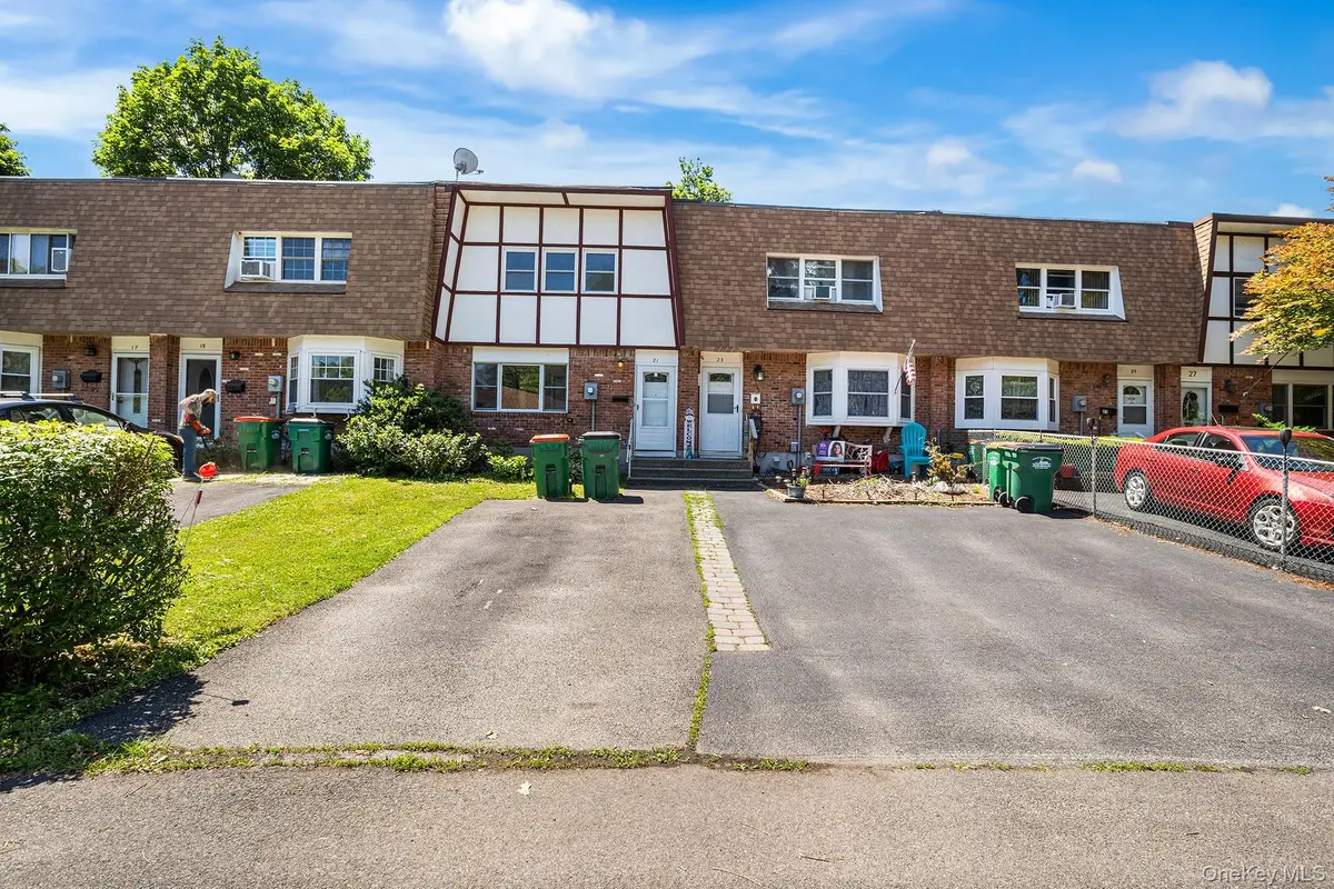 21 Roundtree CT, Beacon, NY 12508