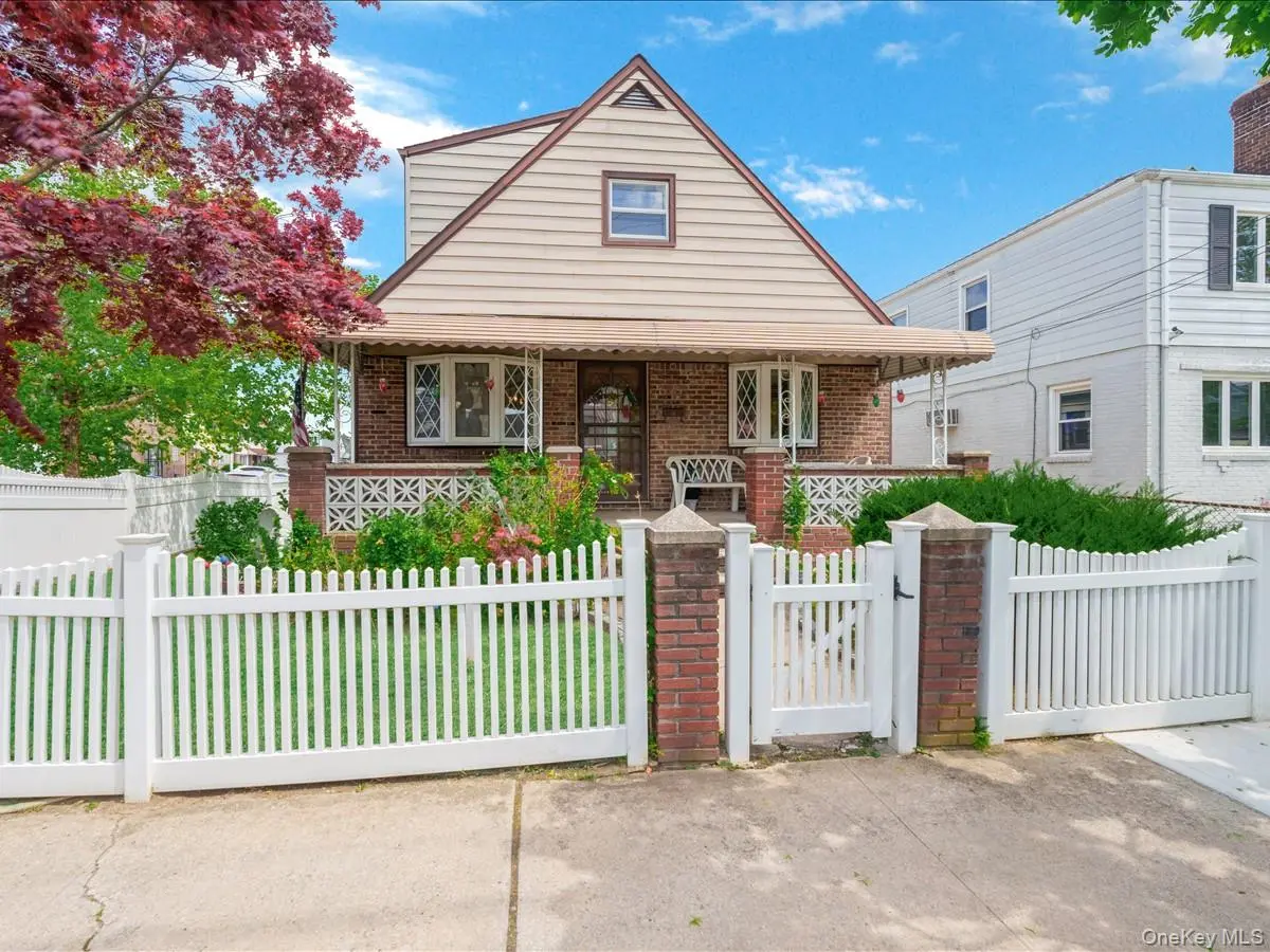 63-01 138TH ST, Flushing, NY 11367