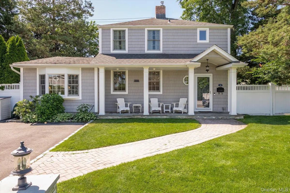 84 Earl ST, Westbury, NY 11590