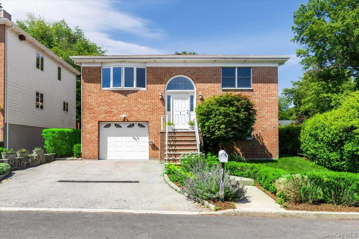 1 Bronxville LN, Bronxville, NY 10708