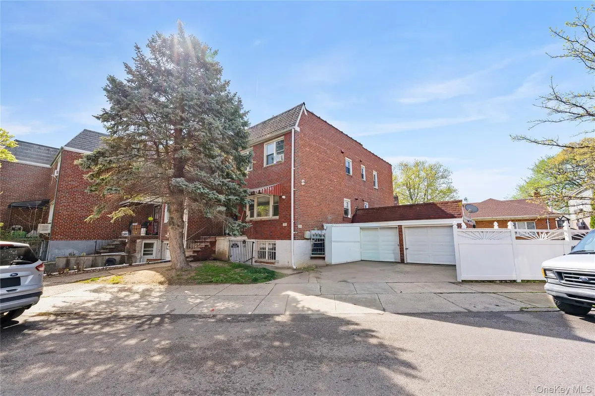 2535 Bayside LN, Flushing, NY 11358