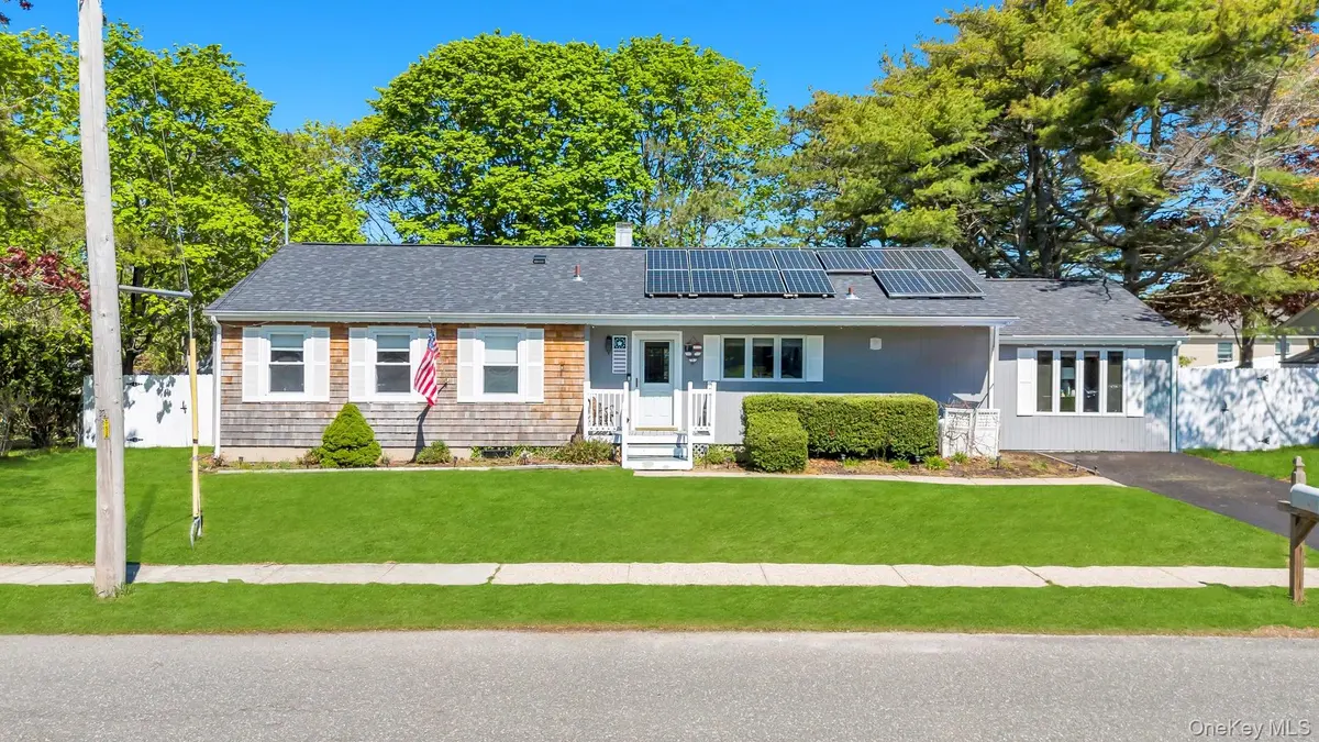 729 Ent AVE, Westhampton, NY 11978