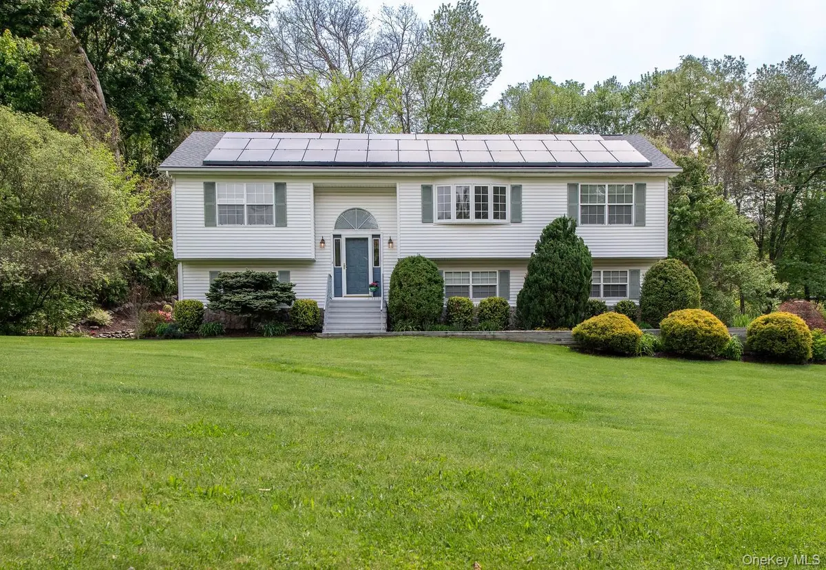 17 Verplanck AVE, Hopewell Junction, NY 12533