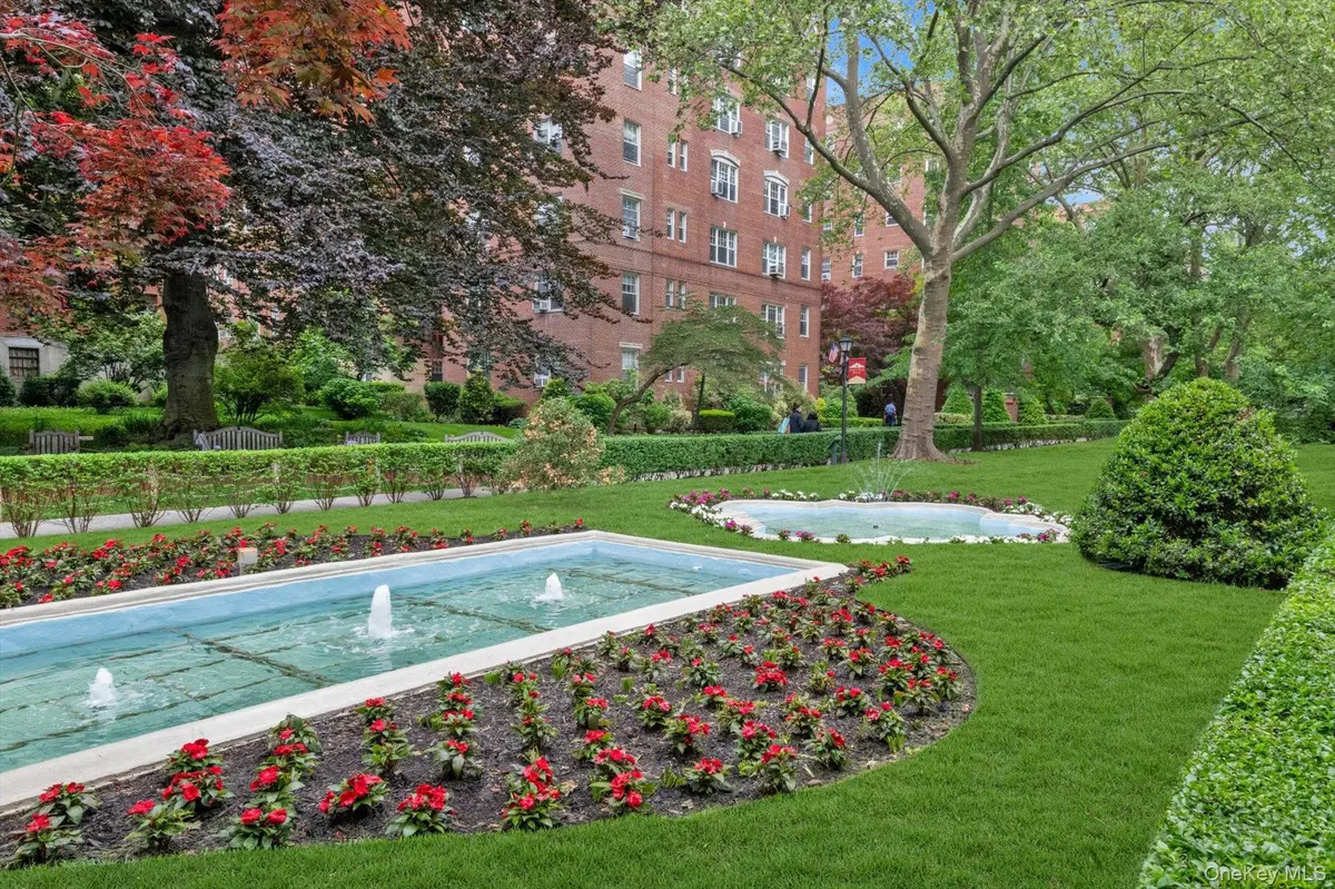 76-35 113 ST #3M, Forest Hills, NY 11375