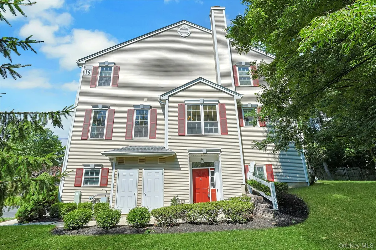 91 Meadow LN, Nanuet, NY 10954