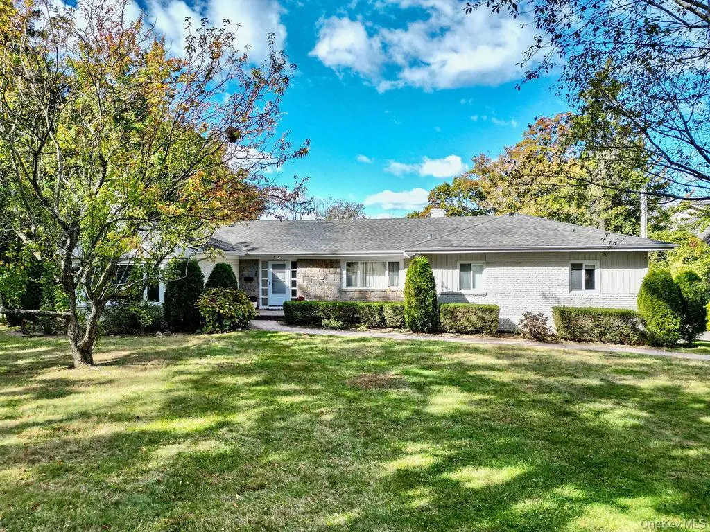 24 Hemlock DR, Great Neck, NY 11024