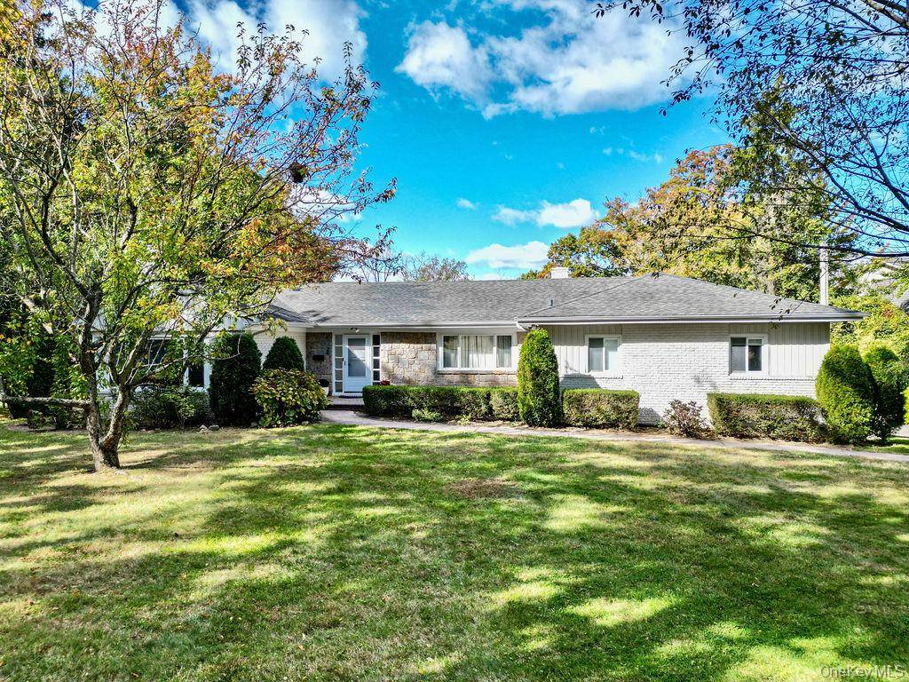 24 Hemlock DR, Great Neck, NY 11024