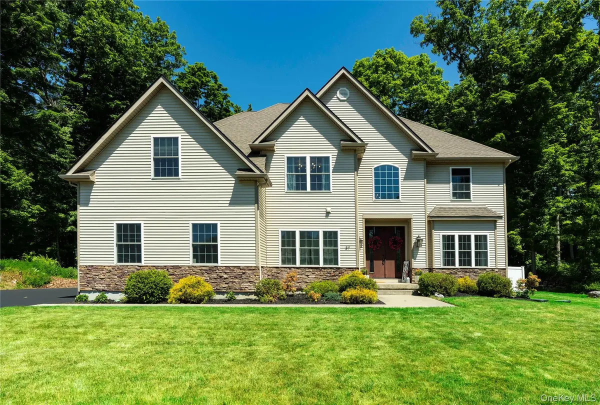 37 Biltmore DR, Hopewell Junction, NY 12533