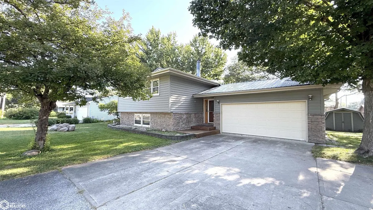 321 N Summit AVE, Nora Springs, IA 50458