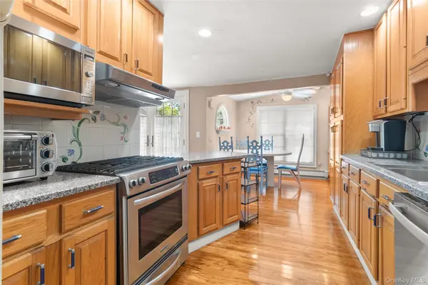 46 39th ST, Islip, NY 11751
