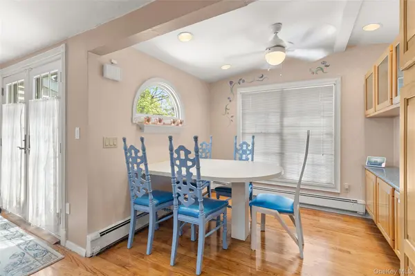 46 39th ST, Islip, NY 11751