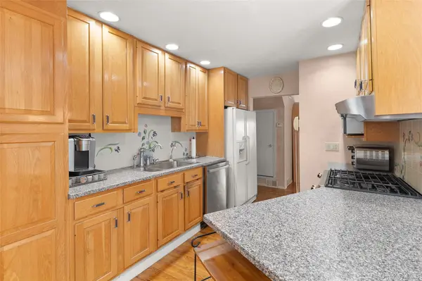 46 39th ST, Islip, NY 11751