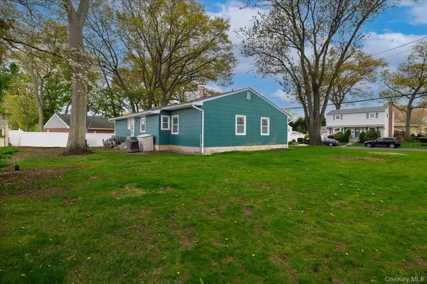 171 W 16th ST, Deer Park, NY 11729